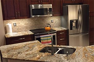 African Canyon Granite and Sollid Shaker Mahogany Cabinets